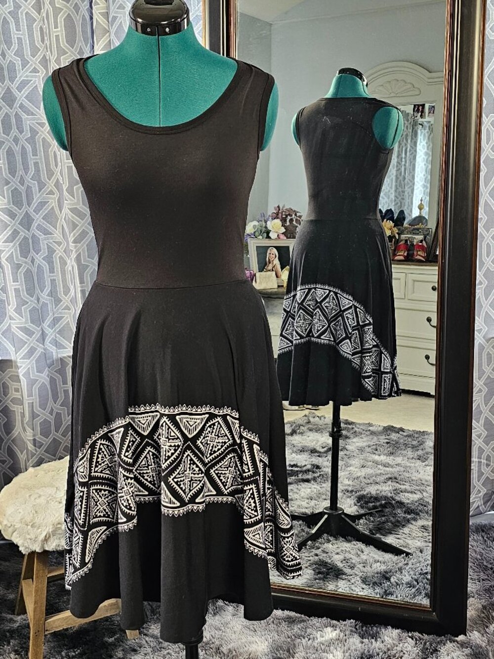 LuLaRoe Nicki Sleeveless A‑Line Dress, Black w/Geometric Medallion Panel, Sz XS